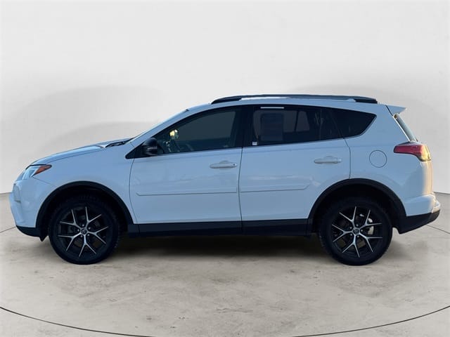 Used 2018 Toyota RAV4 SE 4D Sport Utility – JTMJFREV2JJ208162